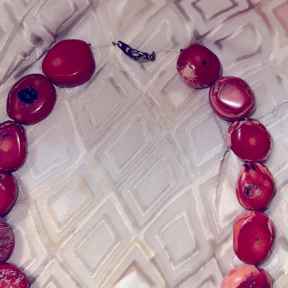 Vintage Rare Custom Crafted Red Black Pink Apple Coral Rock Necklace - Picture 4 of 10
